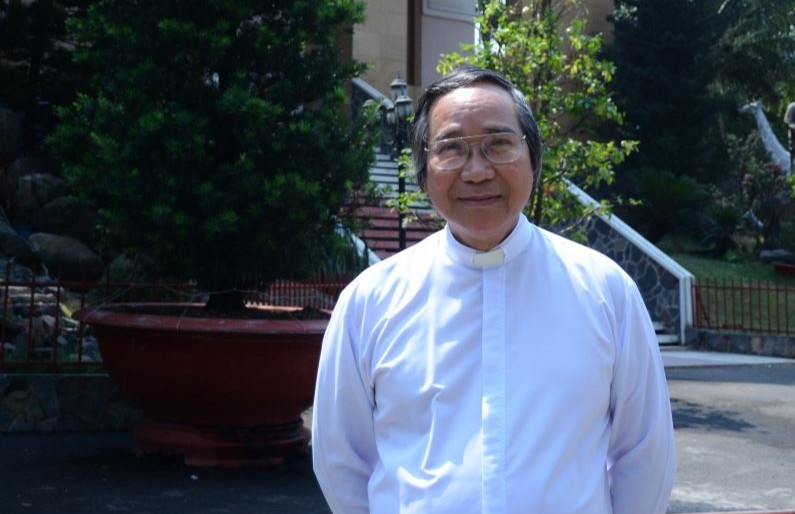 Một linh mục gắn với người xa quê